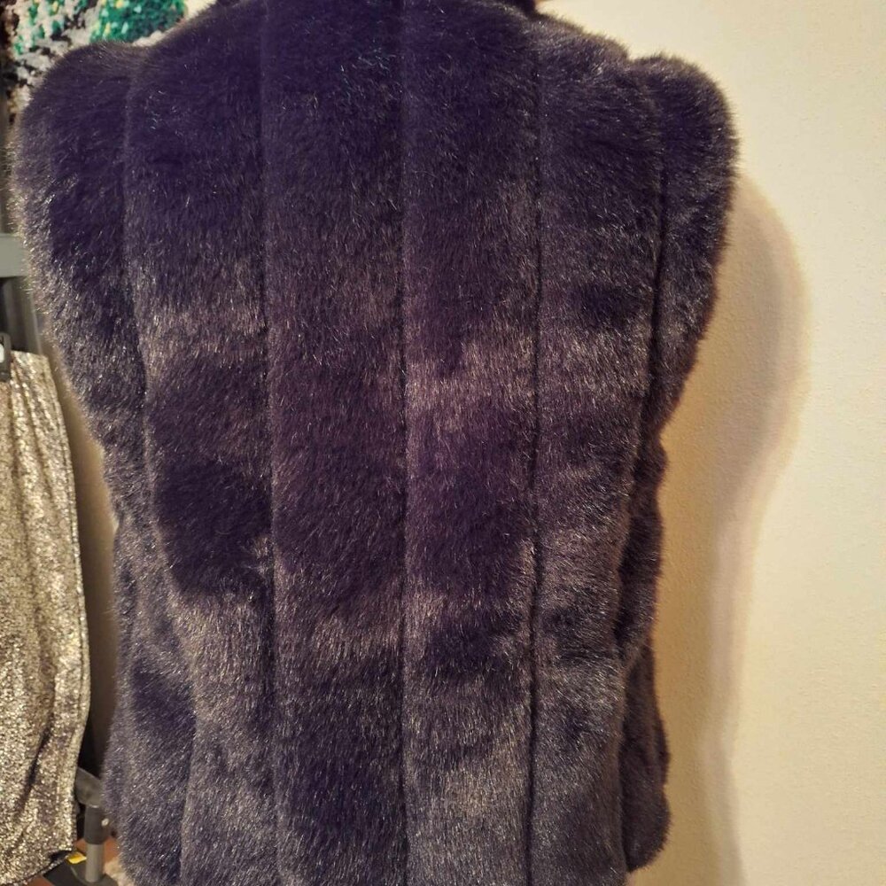 Reversible Fake Fur Vest - Picture 2 of 9